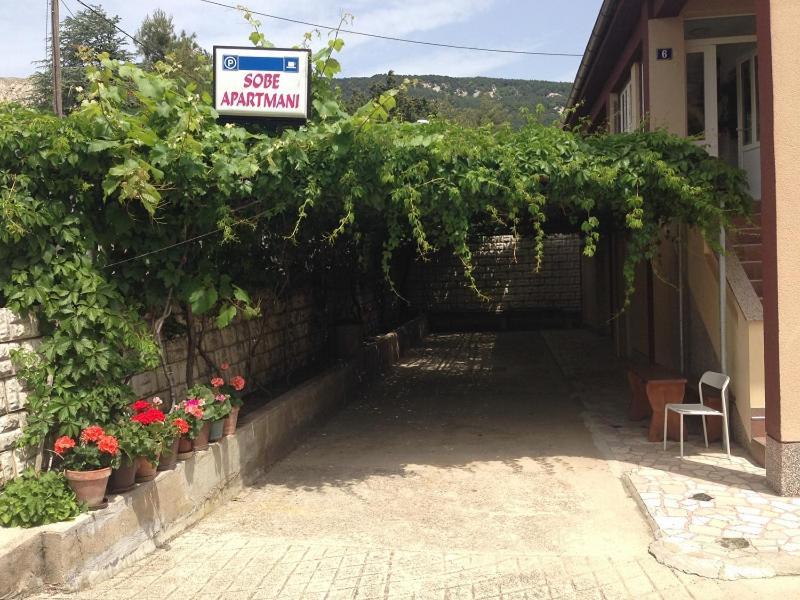 Summer Rooms Baska Exterior foto